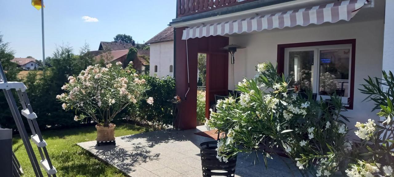Gaestehaus Grenzenlos Aholfing Exterior foto